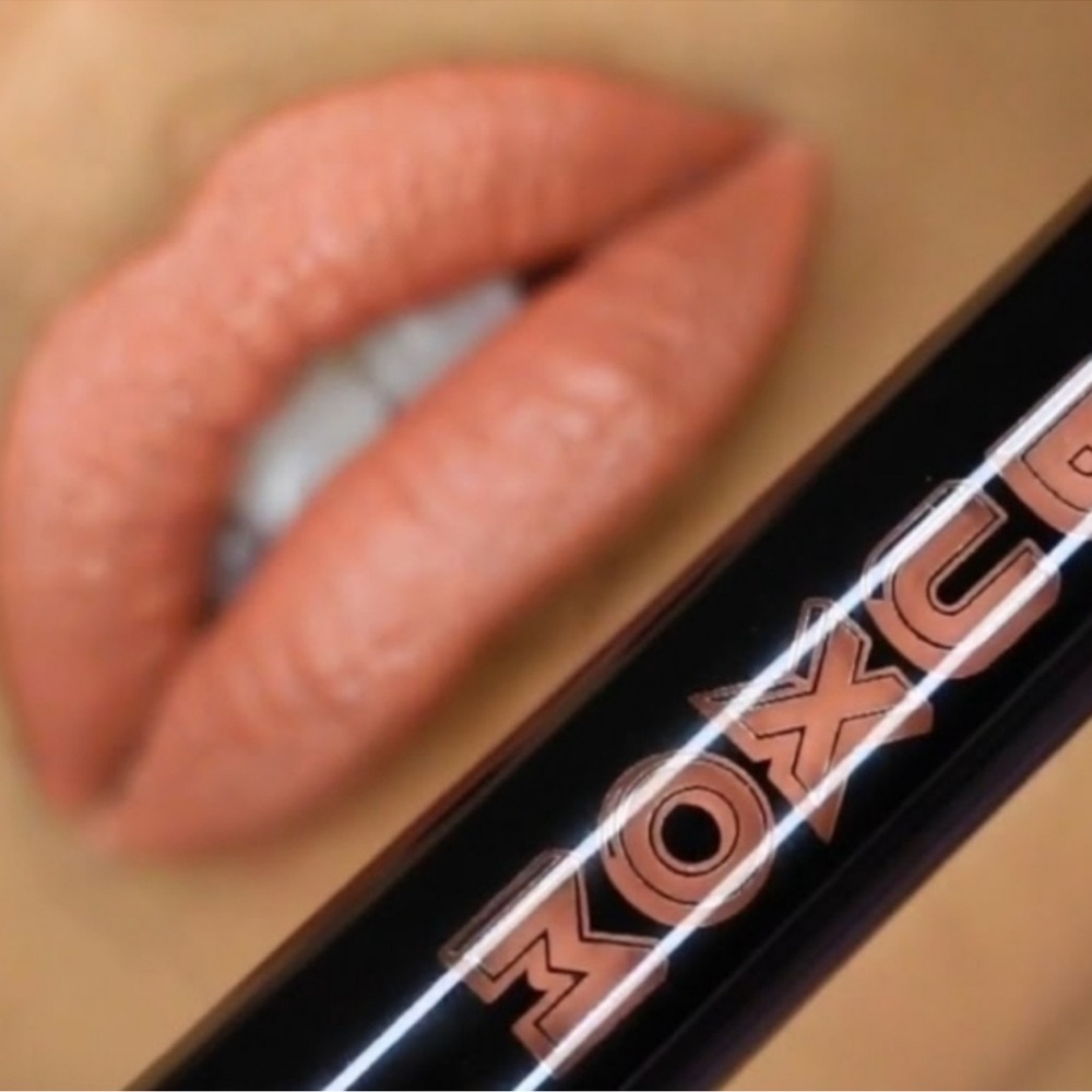 💋🍭Buxom Honey Do VAVa Plump Liquid Lipstick